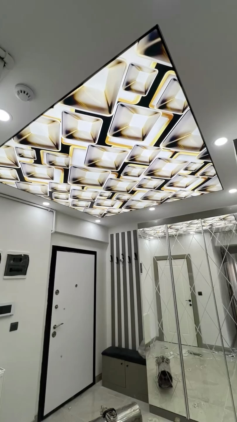 Geometrik desenli ışıklı tavan